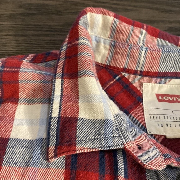 Levi’s plaid flannel. Size L. Red/cream/blue. Button down. Long sleeve. Collar. - Picture 9 of 12